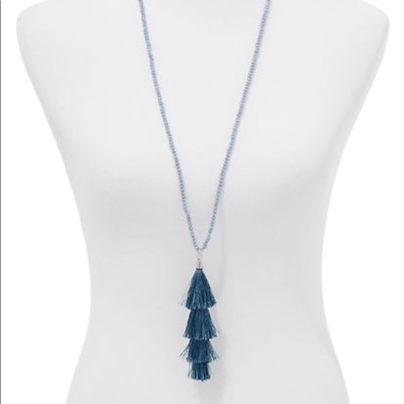 Jewelry - 🔅New🔅 Blue 3 tiered tasseled pendant necklace